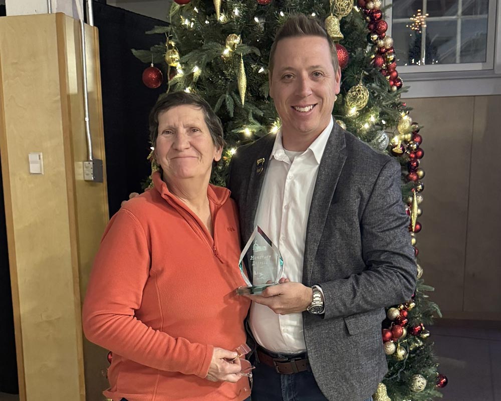 Lil Bok, recipient of the Jim Figol volunteer award, presented by Clint Swain, President and Acting General Manager of the Provincial Exhibition of Manitoba